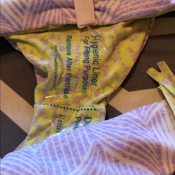 Reversible Victoria’s Secret bikini bottom - Picture 5 of 5